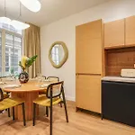 Beaufitul Apmt - Ac -2Br-6P- Notre Dame